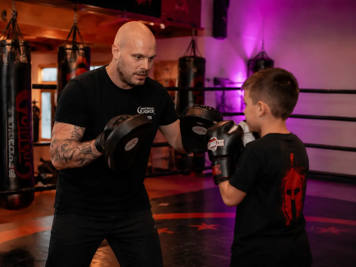 Kinder beim altersgerechten Box- und Bewegungstraining in der Sportschule Gladiator in Augsburg