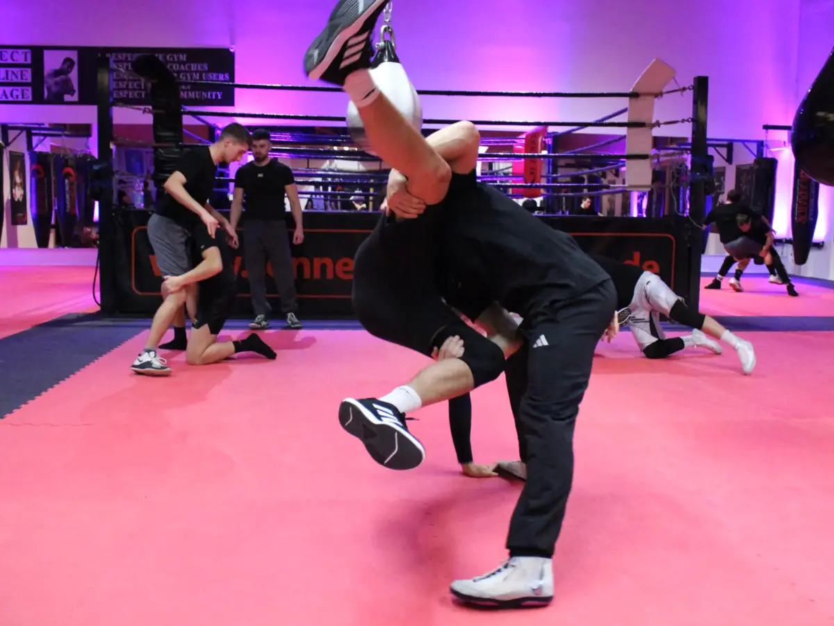 Techniktraining beim Ringen in der Sportschule Gladiator in Augsburg