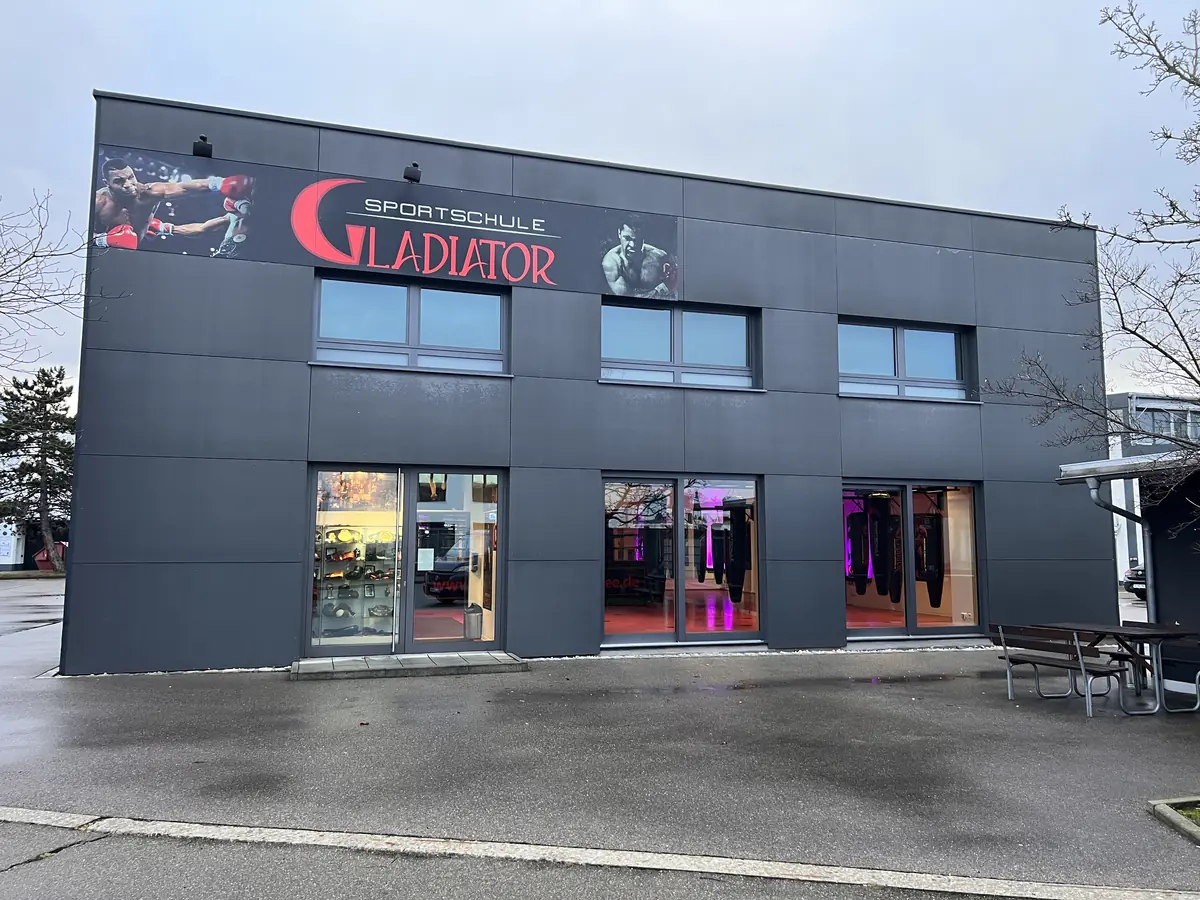 Außenansicht der Sportschule Gladiator in Augsburg