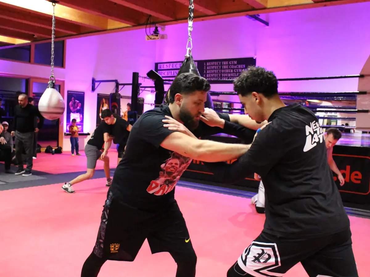 Standtraining mit Griffarbeit beim Ringen und MMA in Augsburg